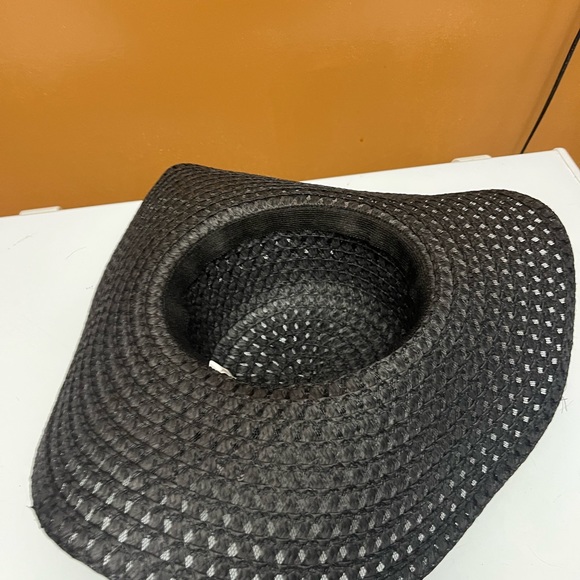 Ladies black hat for sale - Picture 4 of 4